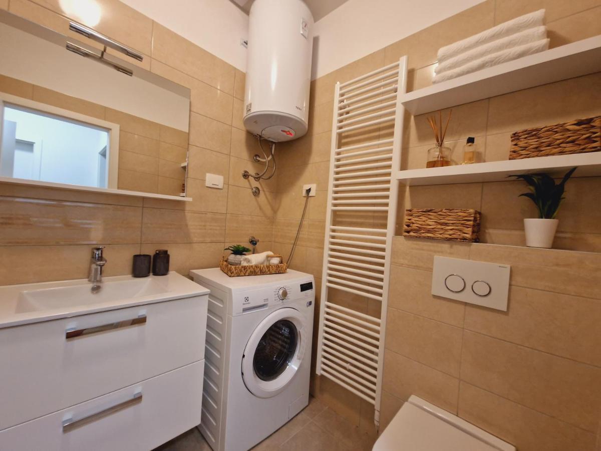 Adara Apartman *